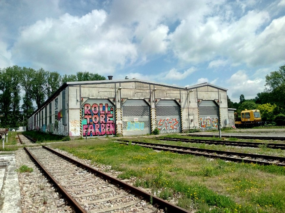 Betriebshof der Deutschen Bahn Karlsruhe, Triebwagen- und Reisezugwagenhalle