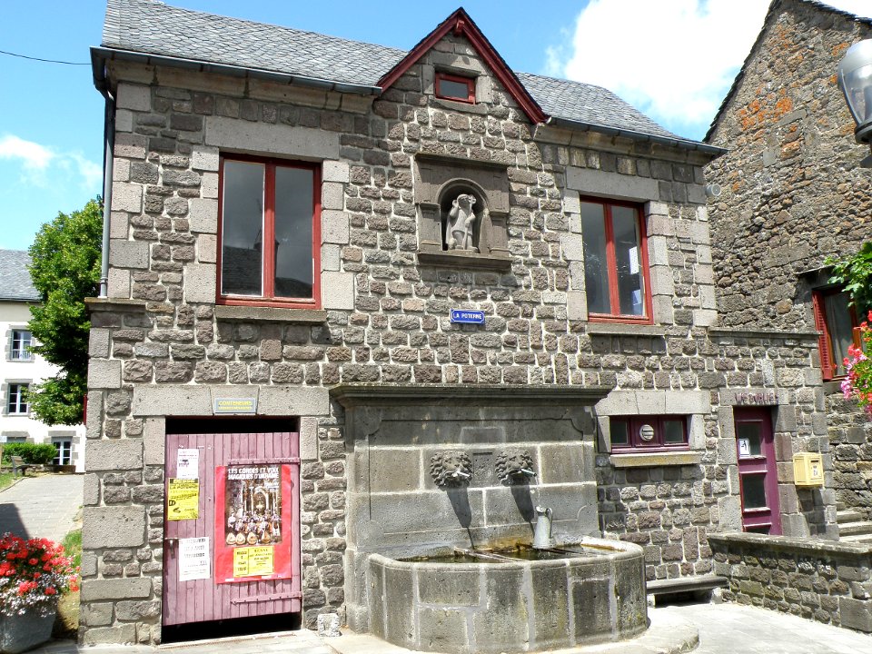 Besse Place de la Poterne3