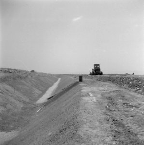 Bevloeiingswerken bij de kibboets Hakuk bij het Meer van Tiberias Pas gegeraven, Bestanddeelnr 255-4786