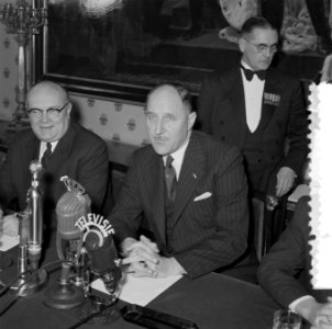 Bespreking Paul H Spaak met Minister Luns Den Haag, Bestanddeelnr 908-2946