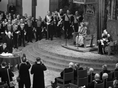 Bevestiging Statuut van het Koninkrijk door koningin Juliana in de Ridderzaal te, Bestanddeelnr 906-8938