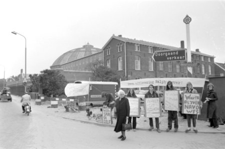 Betogers met borden, Bestanddeelnr 924-6377