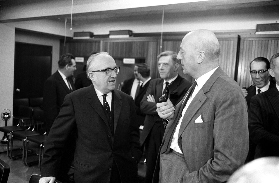 Besprekingen van de EEG in Brussel, prof. Halstein met dr. Mansholt, Bestanddeelnr 914-7603