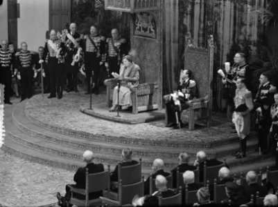 Bevestiging Statuut van het Koninkrijk door koningin Juliana in de Ridderzaal te, Bestanddeelnr 906-8939