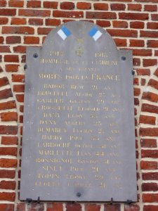Besmont (Aisne) mairie, plaque commémorative 1914-1918