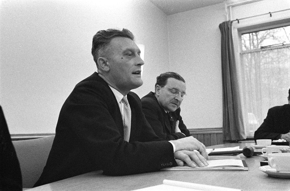 Bespreking tussen Vakraad van de Metaal en de regering Den Haag , persconferenti, Bestanddeelnr 911-8503