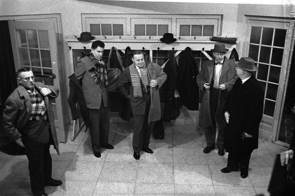 Bespreking tussen Vakraad van de Metaal en de regering Den Haag , leden van de v, Bestanddeelnr 911-8506