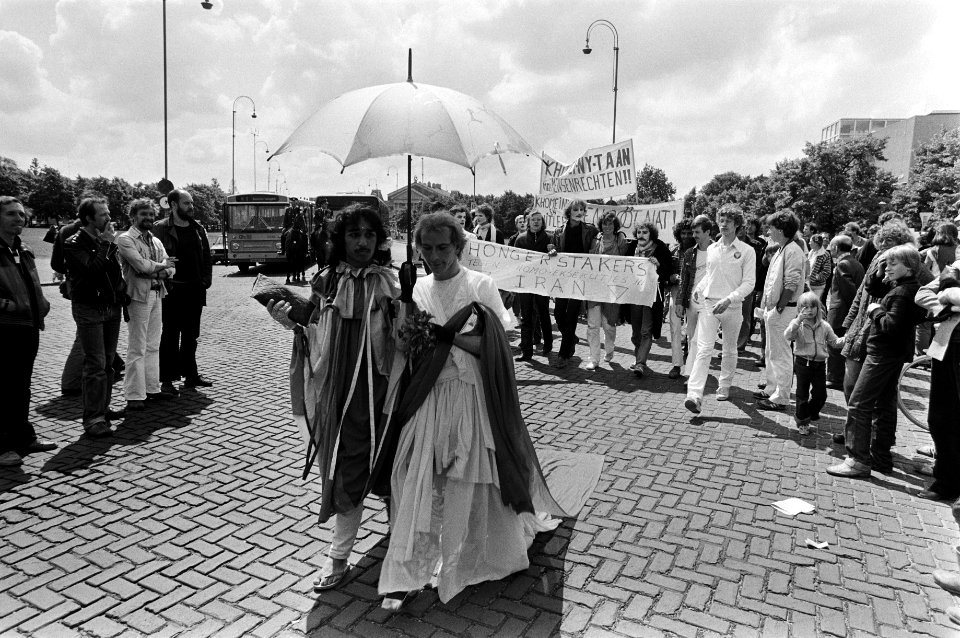Betogingen, homoseksualiteit, spandoeken, Bestanddeelnr 930-3391