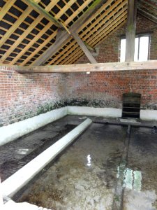 Besmont (Aisne) lavoir, intérieur, Le Bourrelier