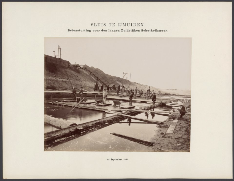 Betonstorting voor de lange zuidelijke schutkolkmuur, Bestanddeelnr 303