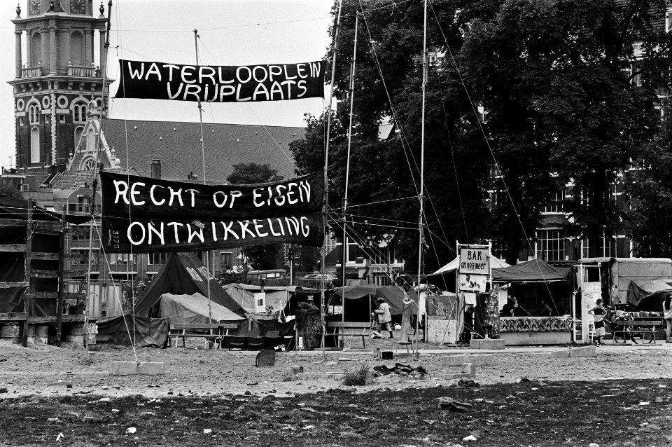 Betonnomaden op het Waterlooplein, Bestanddeelnr 930-8675