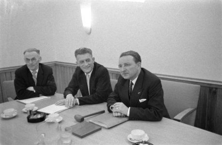 Bespreking tussen Vakraad van de Metaal en de regering Den Haag , persconferenti, Bestanddeelnr 911-8502