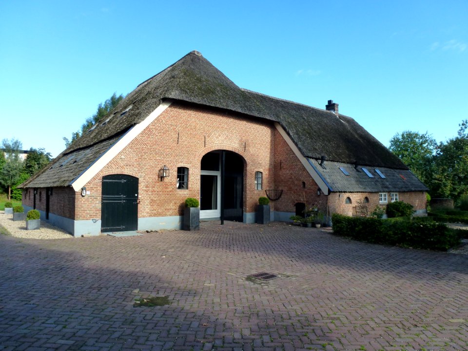 Beuningen (Gld) boerderij Oude Reekstraat 2 met schuur