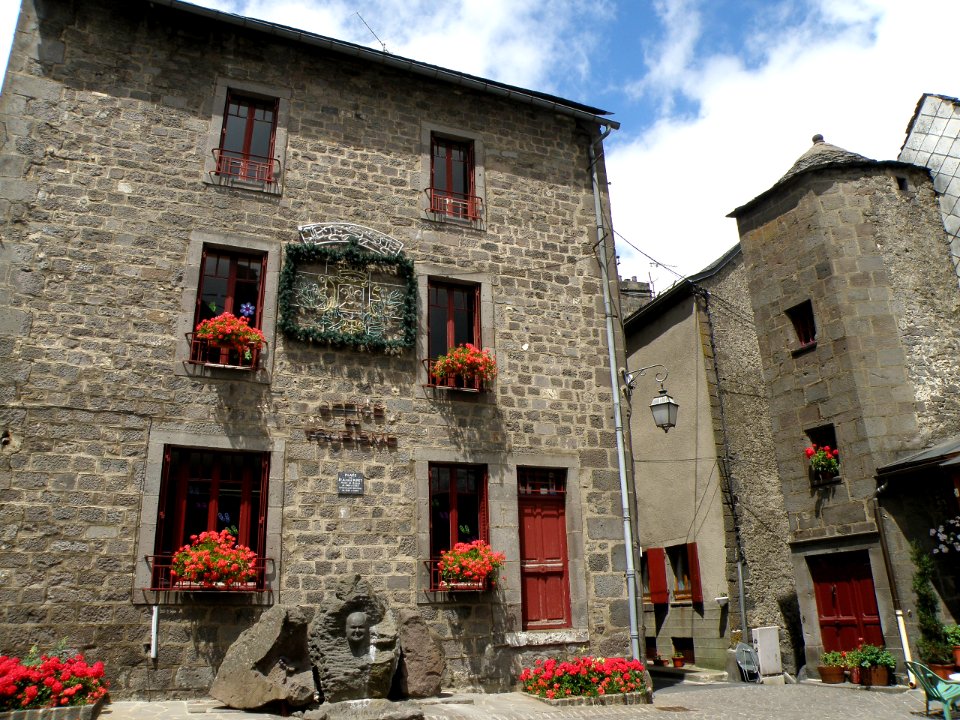 Besse Place du Docteur-Pipet