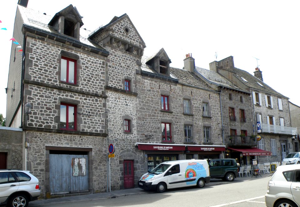 Besse Place de la Poterne2.psd