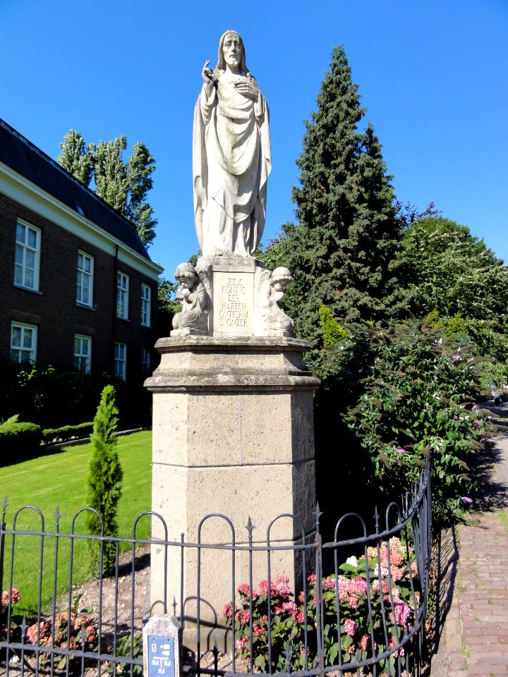 Beuningen Rijksmonument 523152 H.Hartbeeld Dorpsingel 2