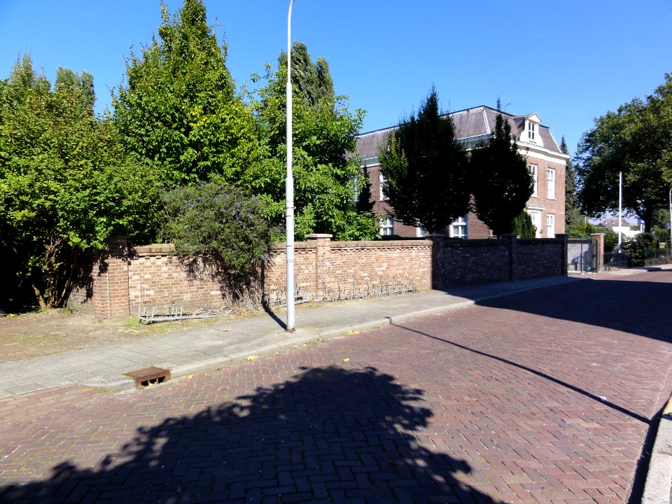 Beuningen Rijksmonument 523153 tuinmuur en tuinhek Dorpsingel 2