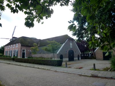 Beuningen (Gld) molenhuis Molenstraat 54, met schuur