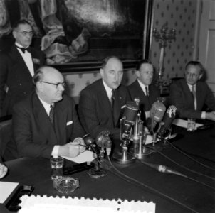 Bespreking Paul H Spaak met Minister Luns Den Haag, Bestanddeelnr 908-2945