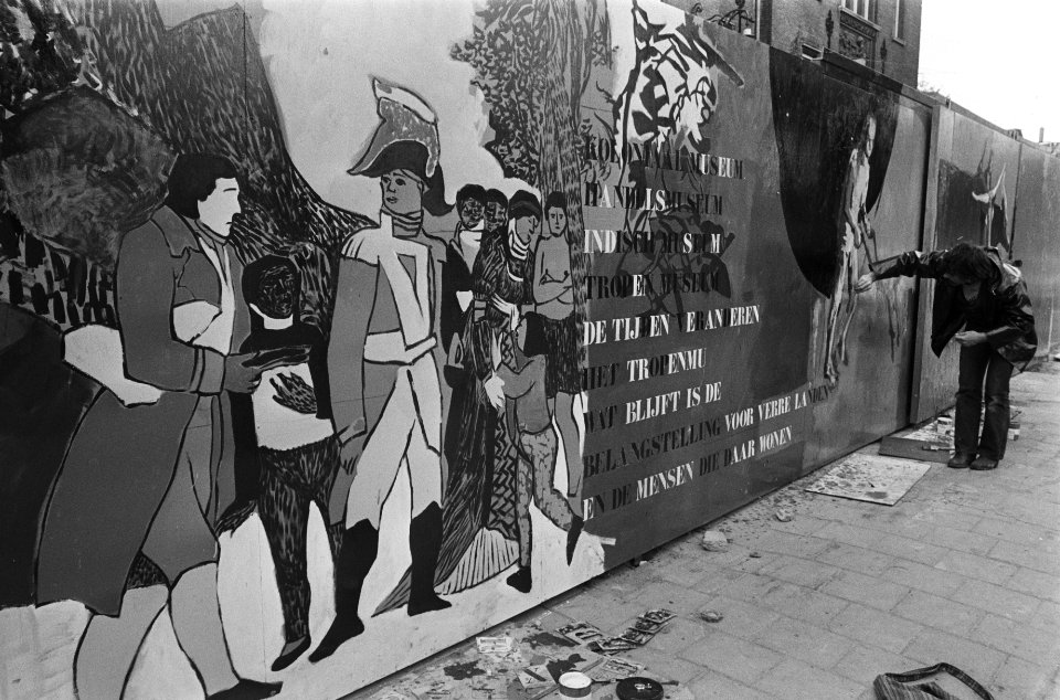 Beschildering schutting Tropenmuseum door leerlingen Rijksacademie voor Beeldend, Bestanddeelnr 928-5763