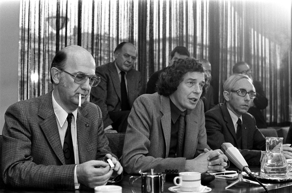 Besprekingen Centraal Akkoord in SER gebouw in Den Haag vlnr Spit (NKV), Kok, Bestanddeelnr 927-6252