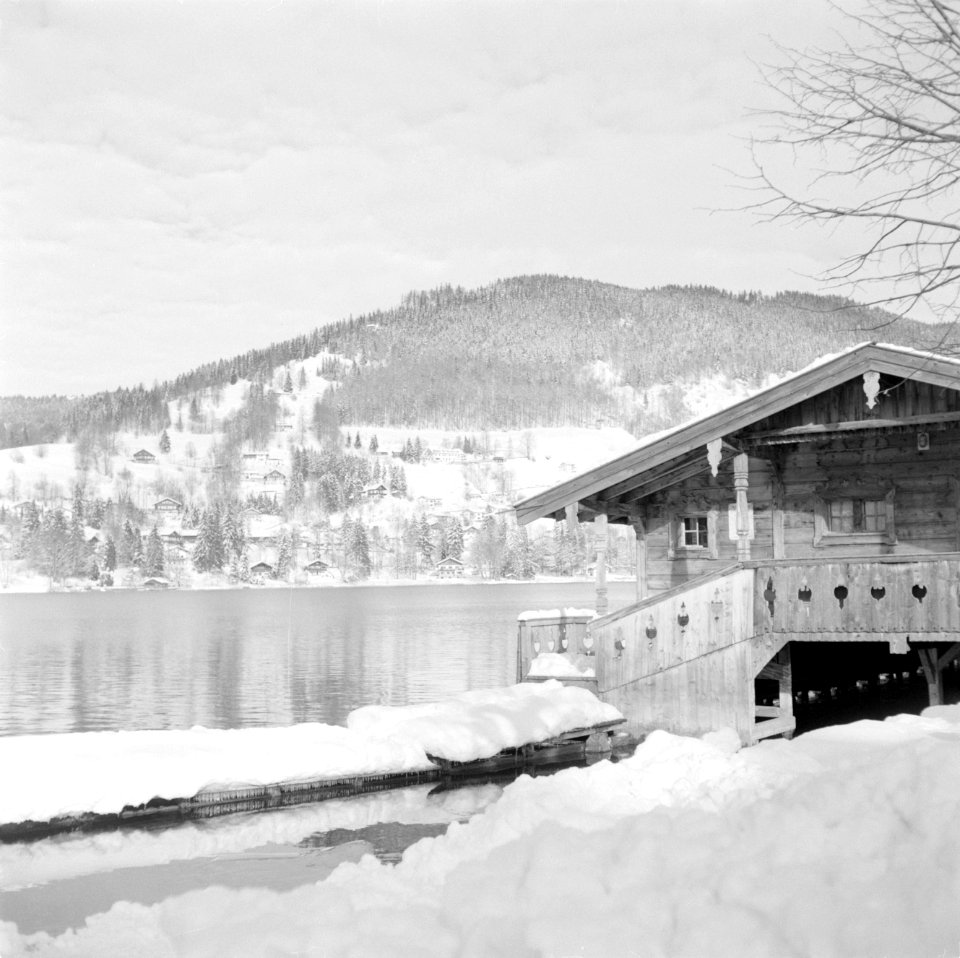 Besneeuwd chalet aan de Tegernsee, Bestanddeelnr 254-3766