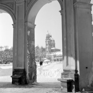 Besneeuwde Hofgarten met op de achtergrond de Theatinerkerk, Bestanddeelnr 254-3751