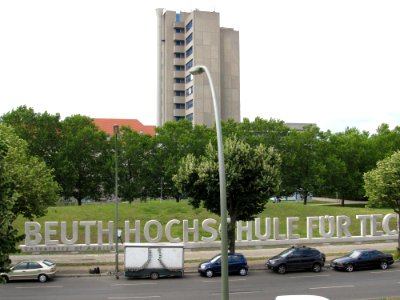 Beuth-Hochschule für Technik Berlin 2011-06-24 Haus Grashof vom Parkhaus