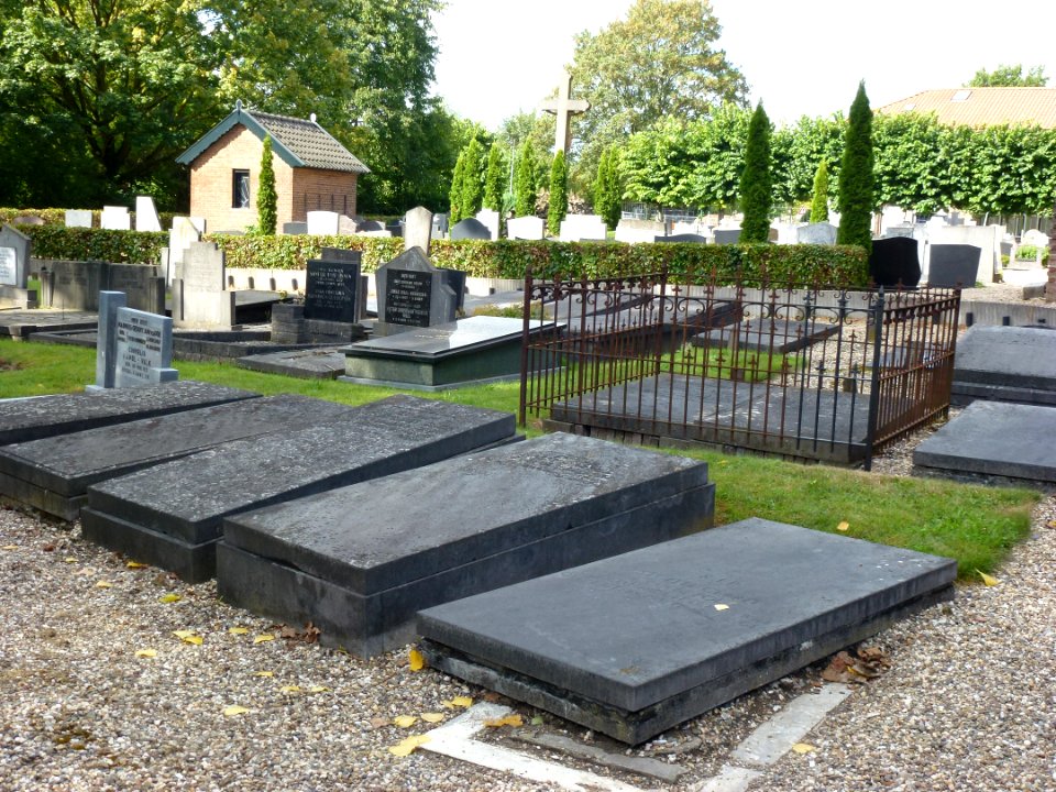 Beuningen (Gld) kerkhof (03)