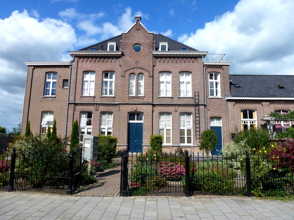 Beuningen (Gld) voorm. klooster, kloosterstraat 5-7-9 (01)