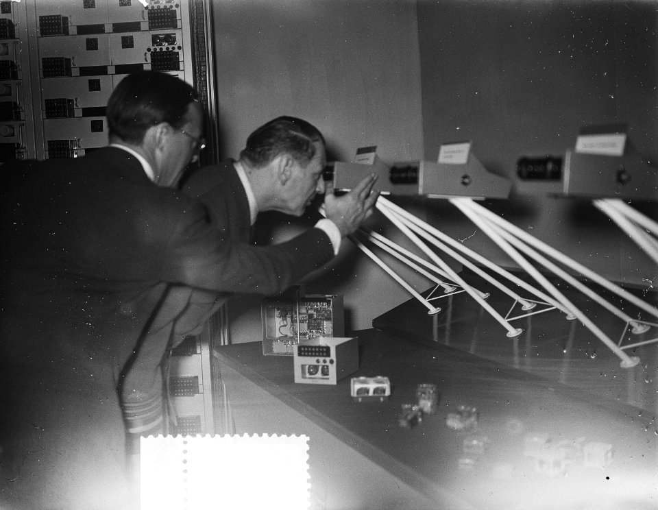 Bezoek Deense Koninklijke familie , derde dag, bezoek Philips Hilversum, Bestanddeelnr 906-4298