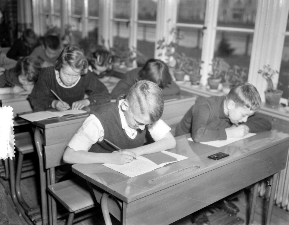 Bezoek bij Zwolse vierling Kiffers, Han tijdens de les, Bestanddeelnr 906-1821