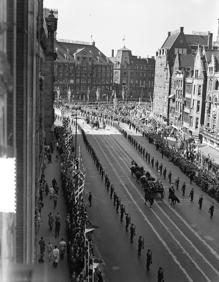 Bezoek Deense Koninklijke familie aan Amsterdam, overzi Damrak, Bestanddeelnr 906-4199