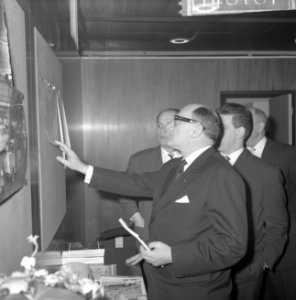 Bezoek Franse ambassadeur aan de RAI, Simca-stand, Bestanddeelnr 914-8181