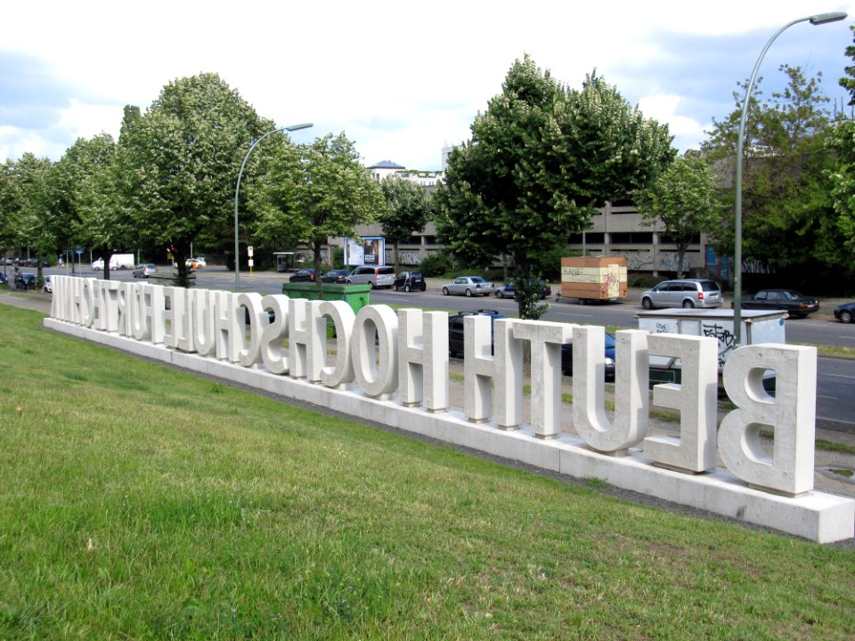 Beuth-Hochschule für Technik Berlin 2011-06-24 Beton Schriftzug
