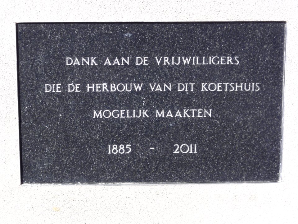 Beuningen Rijksmonument 523151 koetshuis (plaquette restauratie) Dorpsingel 2