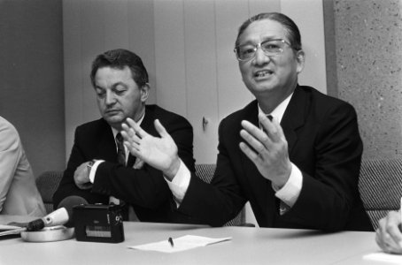 Bezoek Chinese minister van Landbouw, veehouderij en visserij He Kang (r) aan on, Bestanddeelnr 933-7380