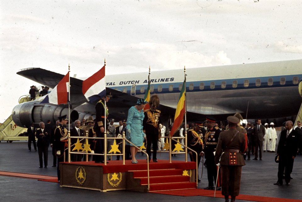 Bezoek Koningin Juliana , Pr. Bernhard , Pr. Beatrix Pr. Claus aan Ethiopie aan, Bestanddeelnr 254-8267