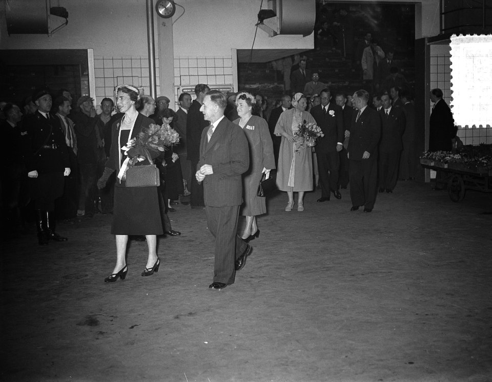 Bezoek Deense Koninklijke familie , derde dag, bezoek veiling Alkmaar, Bestanddeelnr 906-4285
