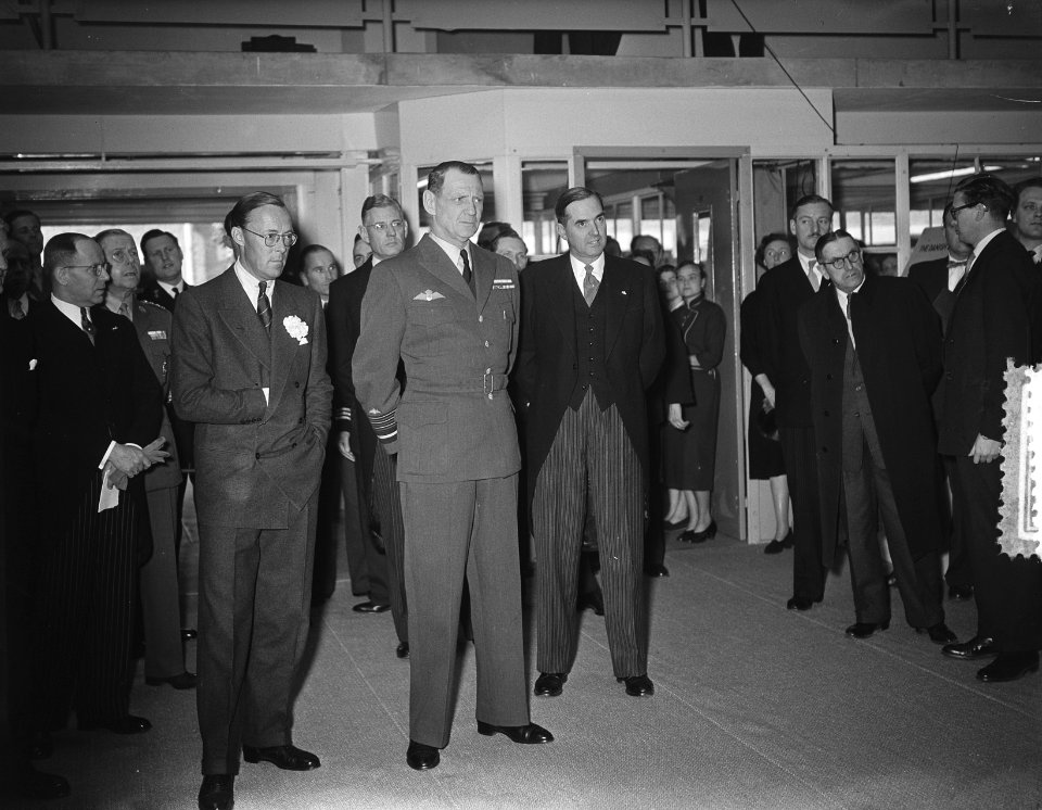 Bezoek Deense Koninklijke familie , derde dag, bezoek Philips Hilversum, Bestanddeelnr 906-4301