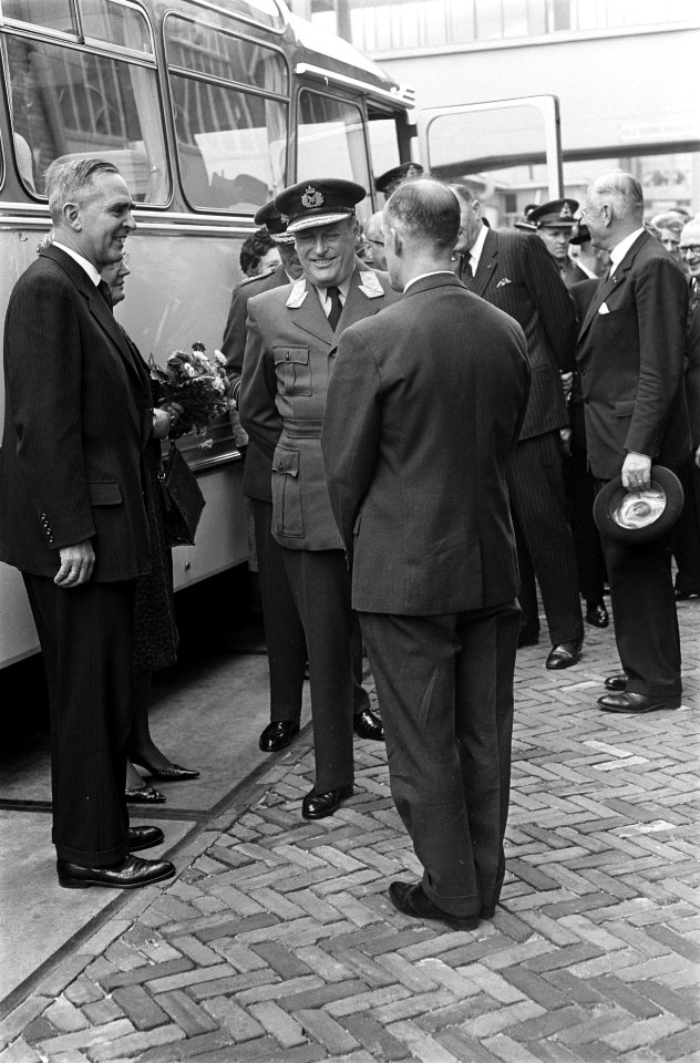Bezoek Koning Olav aan Philips te Eindhoven, ir Philips en Koning Olav, Bestanddeelnr 916-8607