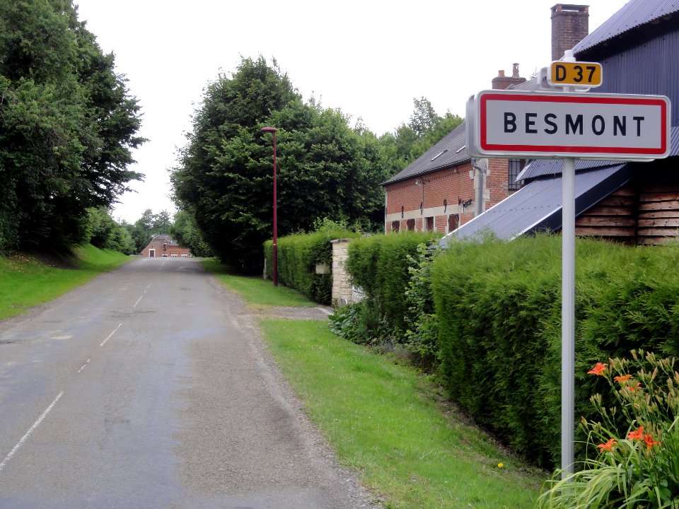 Besmont (Aisne) city limit sign