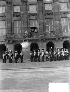 Bezoek Franse president en mevrouw Coty aan Amsterdam, balkon Koninklijk Paleis, Bestanddeelnr 906-6095