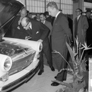 Bezoek Franse ambassadeur aan de RAI, Simca-stand, Bestanddeelnr 914-8183