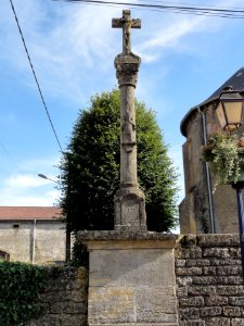 Beuveille (Meurthe-et-M.) croix près de l'église