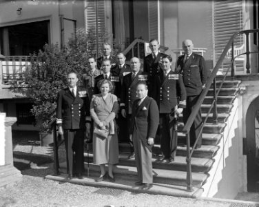 Bezoek Canadese Admiraal aan koningin Juliana op Soestdijk, Bestanddeelnr 904-2436