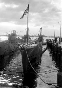 Bezoek Britse oorlogsschepen aan Rotterdam. Onderzeboten, waaronder de HMS Aene…, Bestanddeelnr 903-4831