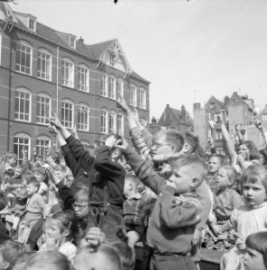 Bevrijdingsdag in de Karthuizerspeeltuin, Bestanddeelnr 909-5407