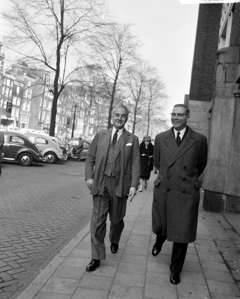 Bezoek Britse Ambassadeur Sir en Lady Noble aan Amsterdam Wandeling door de sta, Bestanddeelnr 912-1771