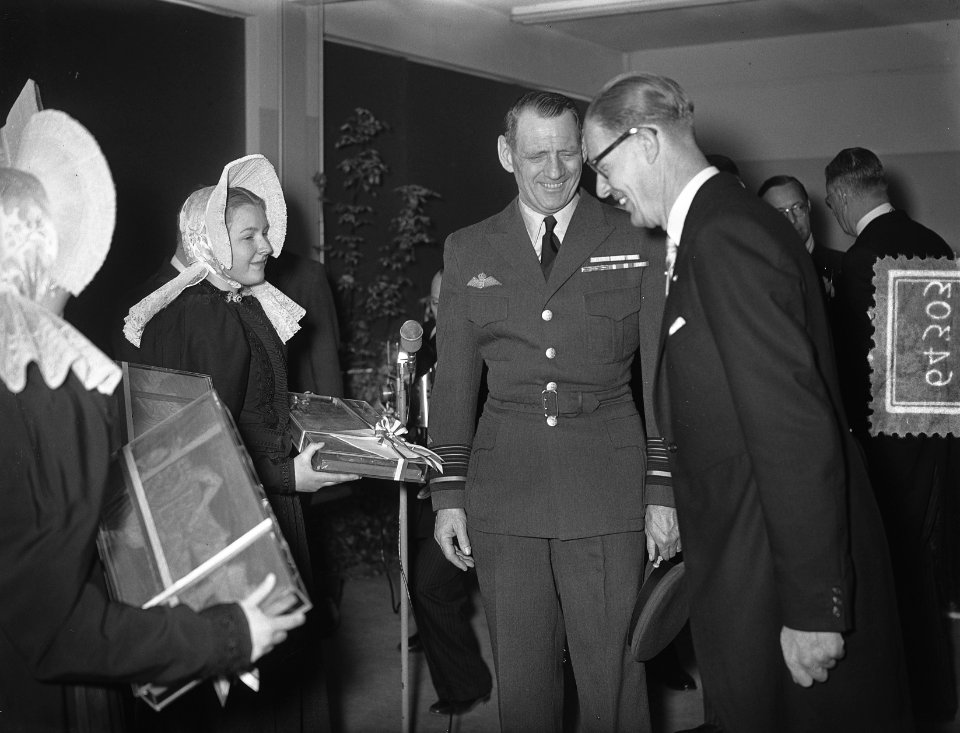 Bezoek Deense Koninklijke familie , derde dag, bezoek Philips Hilversum, Bestanddeelnr 906-4303